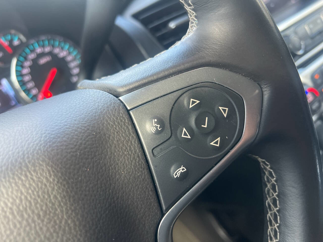 Used 2017 Chevrolet Suburban LT image 17
