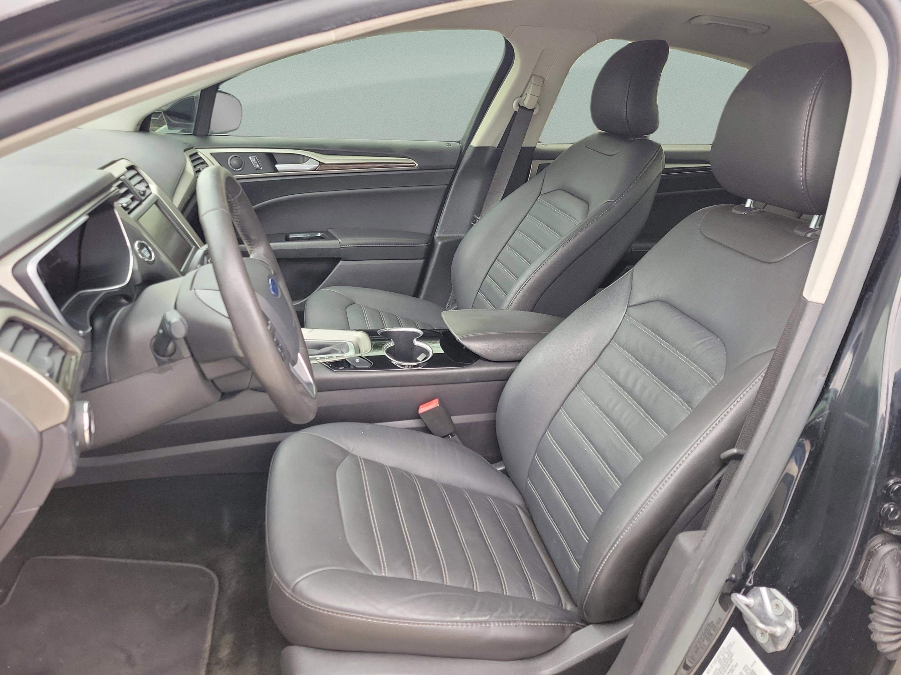 Used 2016 Ford Fusion SE w/ Equipment Group 202A FWD image 7