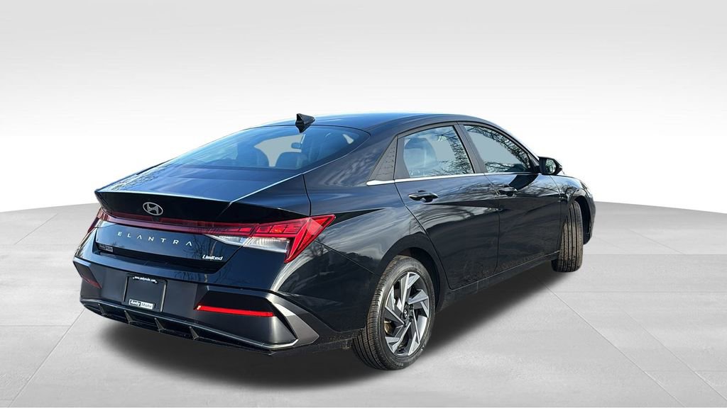 Used 2025 Hyundai Elantra Limited FWD image 7