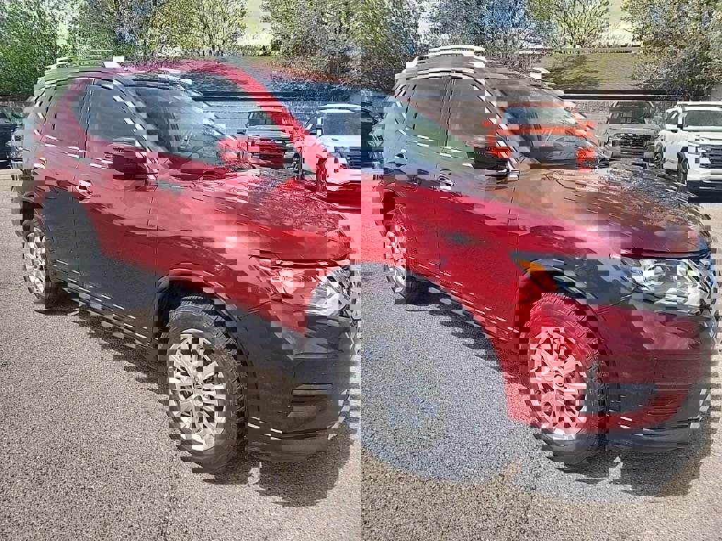 Used 2018 Nissan Rogue SV image 4