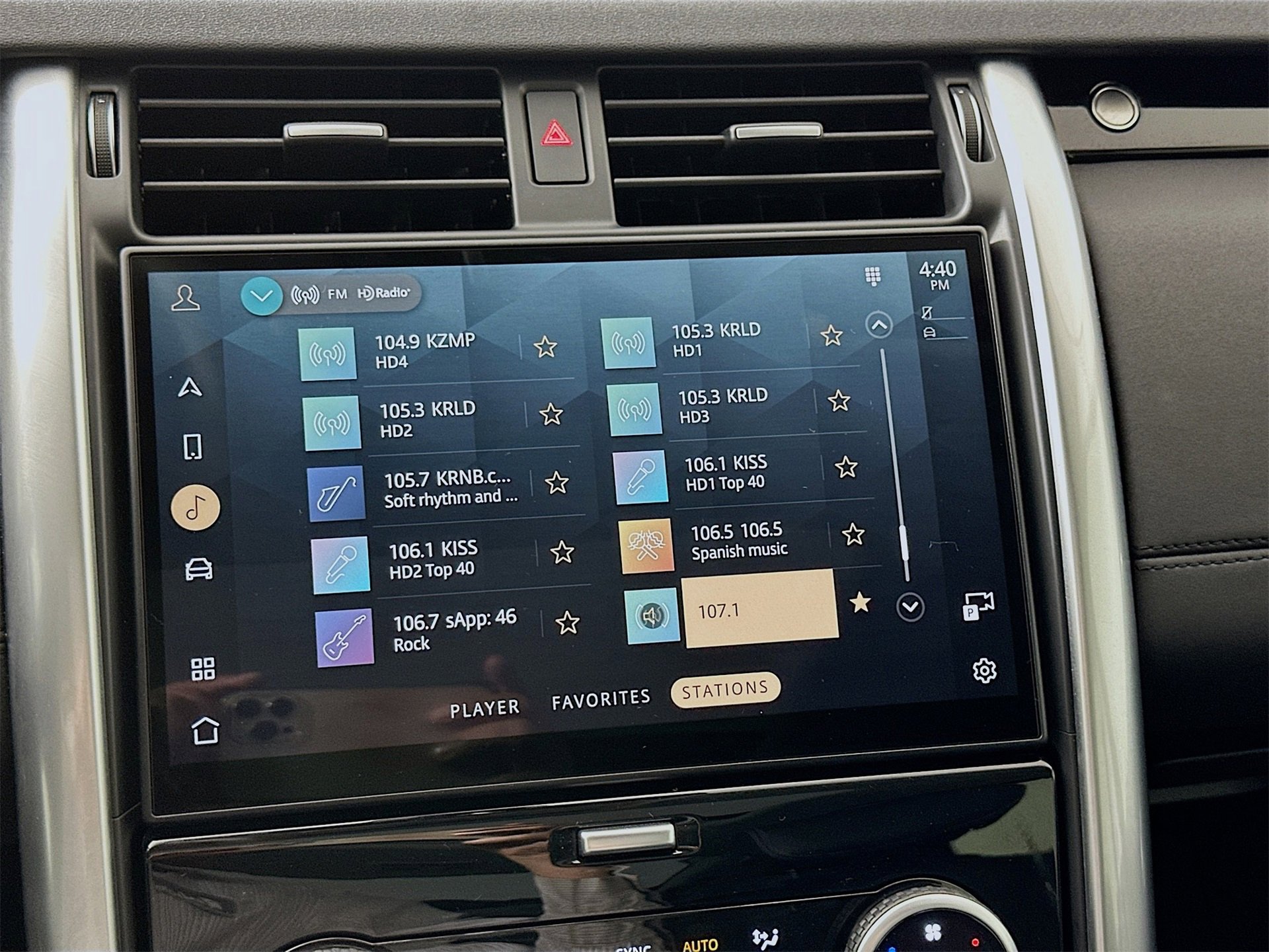 Used 2024 Land Rover Discovery S image 16