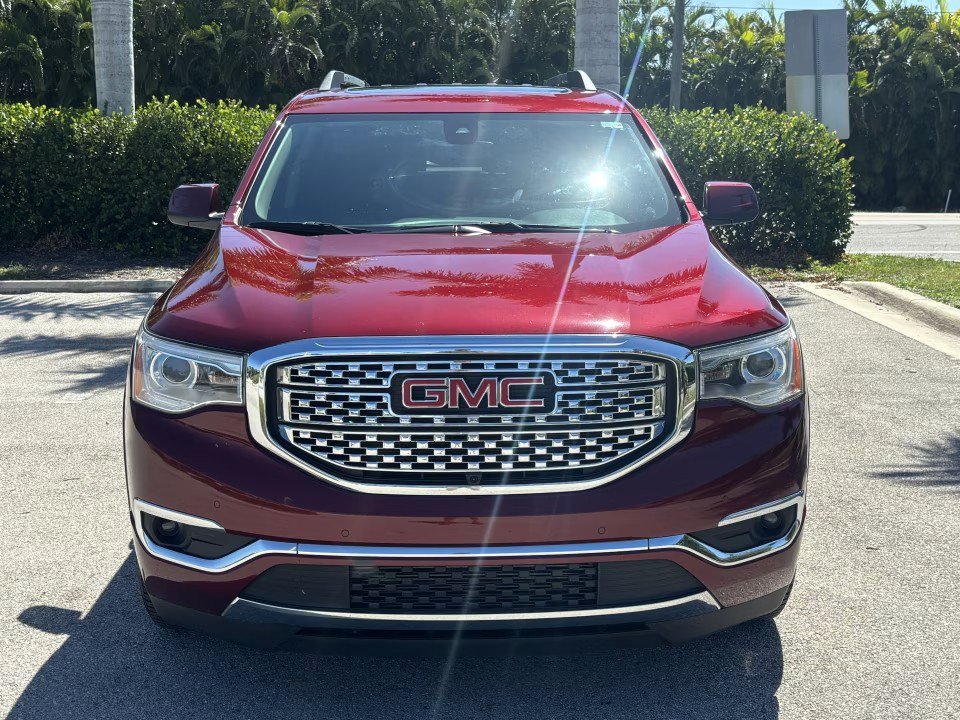 Used 2018 GMC Acadia Denali w/ Technology Package FWD image 3