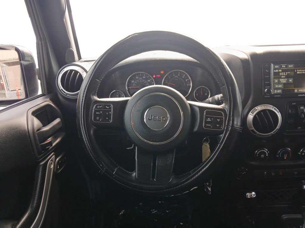 Used 2015 Jeep Wrangler Unlimited Sahara w/ Connectivity Group AWD/4WD image 19