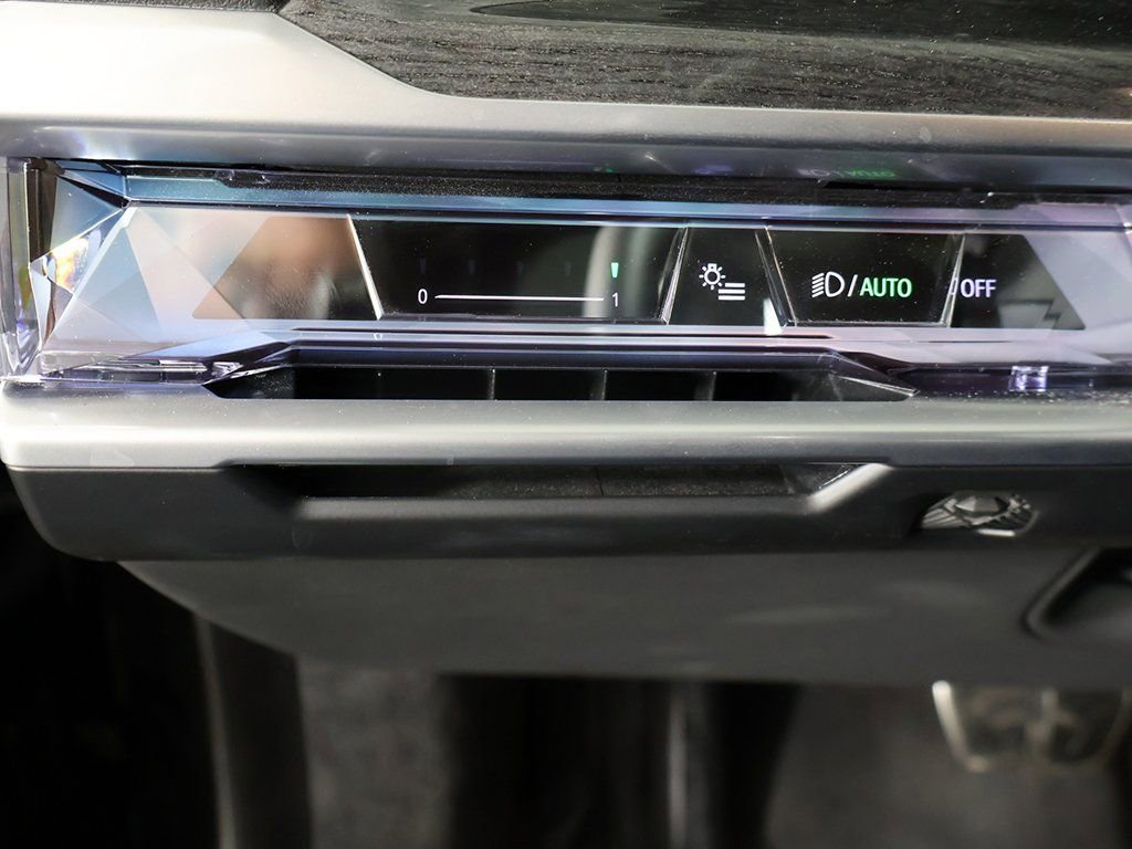 Used 2025 BMW 740i xDrive image 43