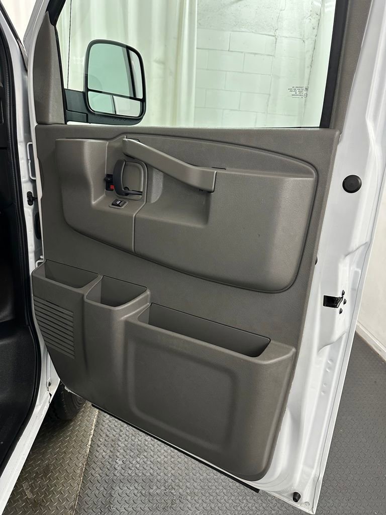 Used 2020 Chevrolet Express 2500 image 28