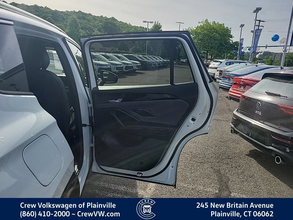 Certified 2026 Volkswagen Tiguan SEL R-Line AWD/4WD image 44