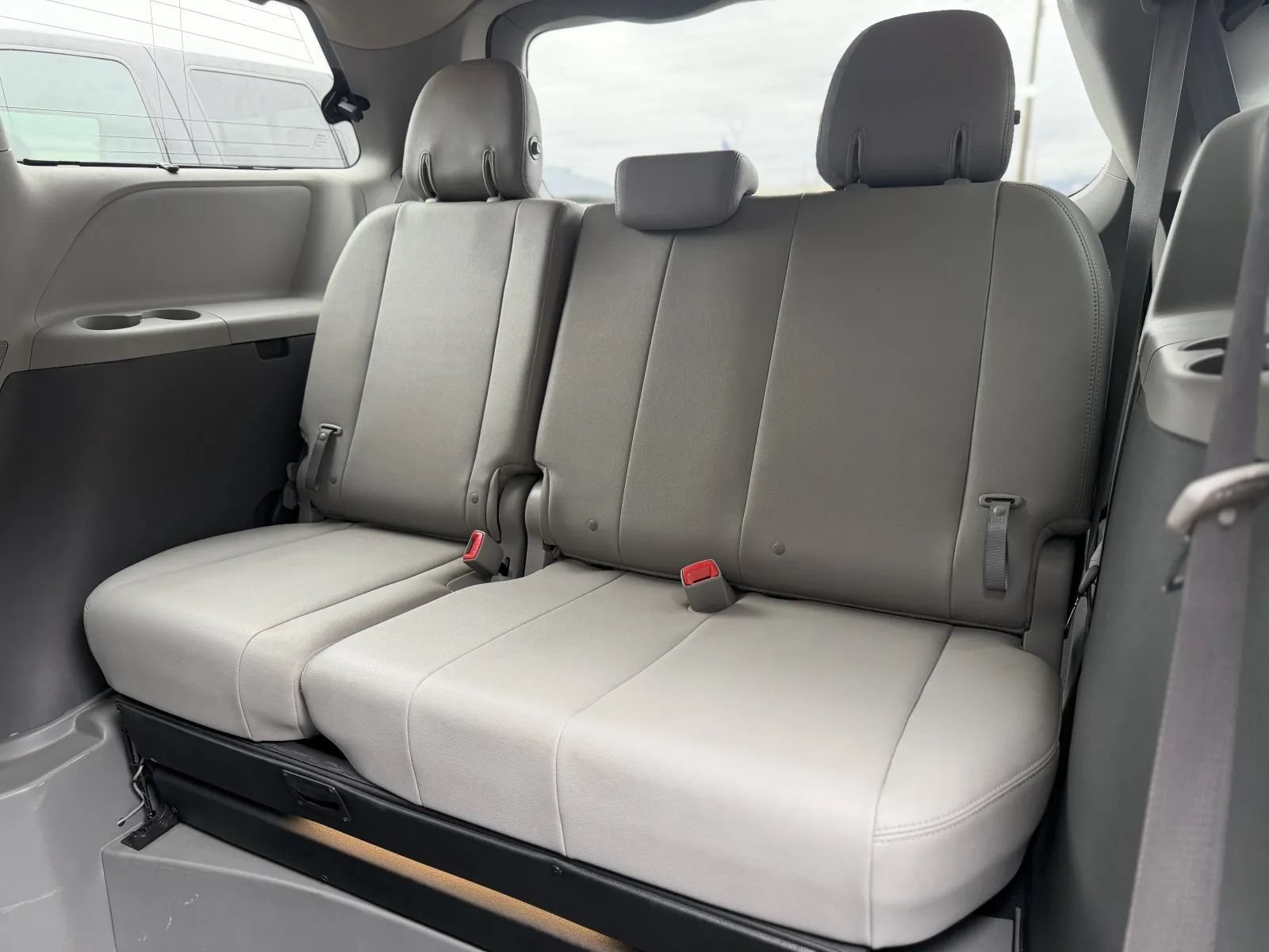Used 2019 Toyota Sienna XLE w/ XLE Navigation Package FWD image 19