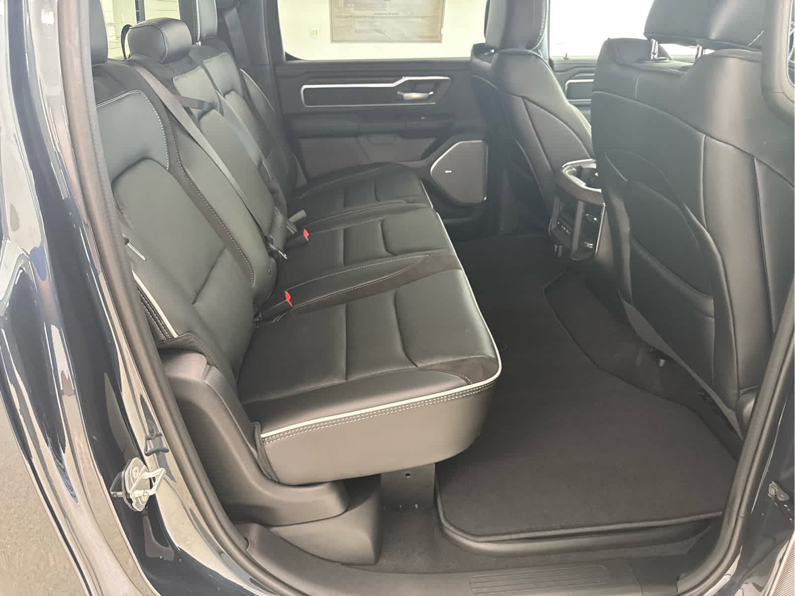 New 2026 RAM 1500 Laramie AWD/4WD image 24