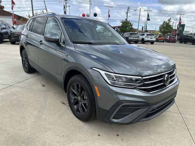 Used 2024 Volkswagen Tiguan SE AWD/4WD image 11