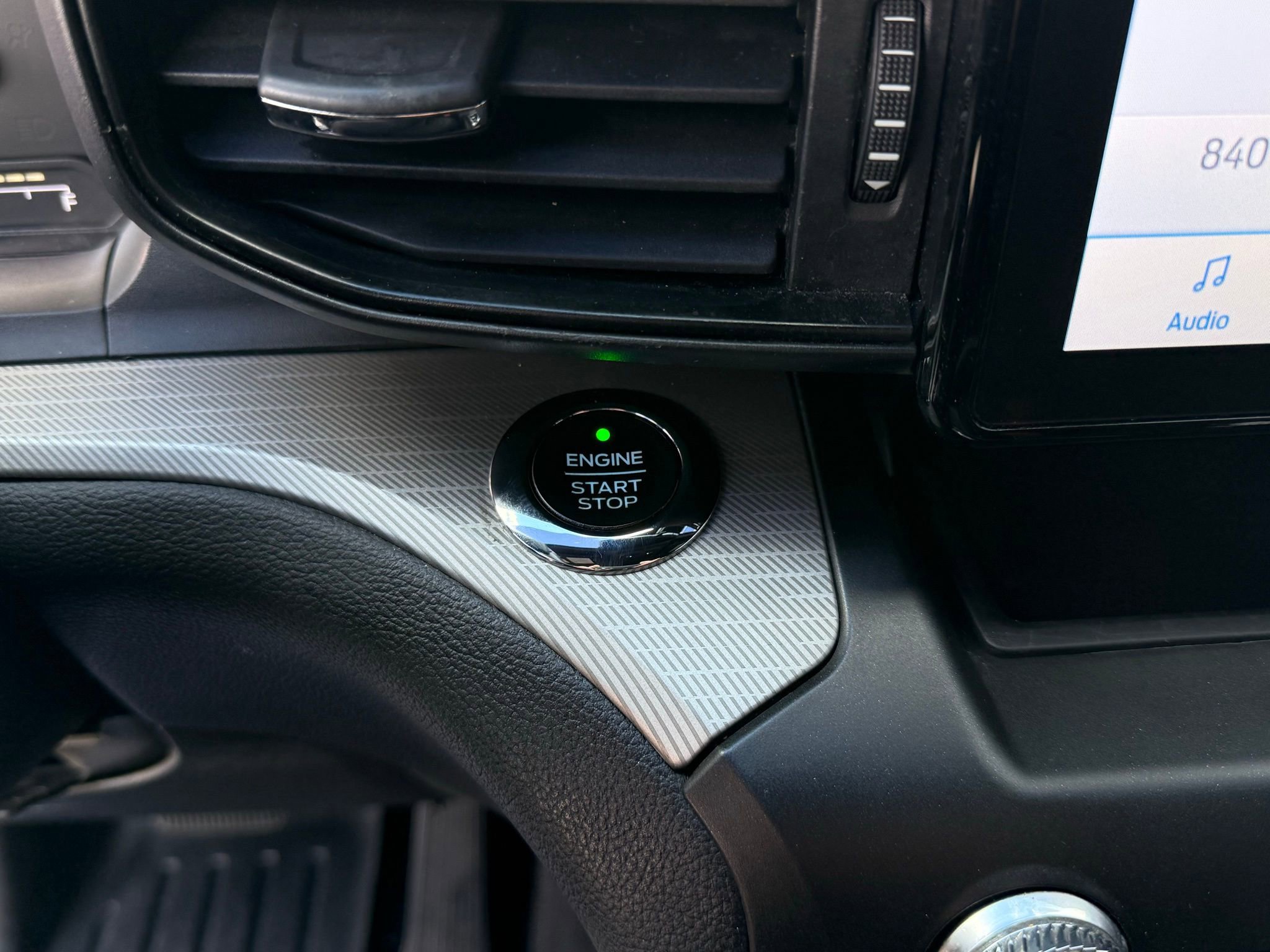 Used 2020 Ford Explorer XLT image 38