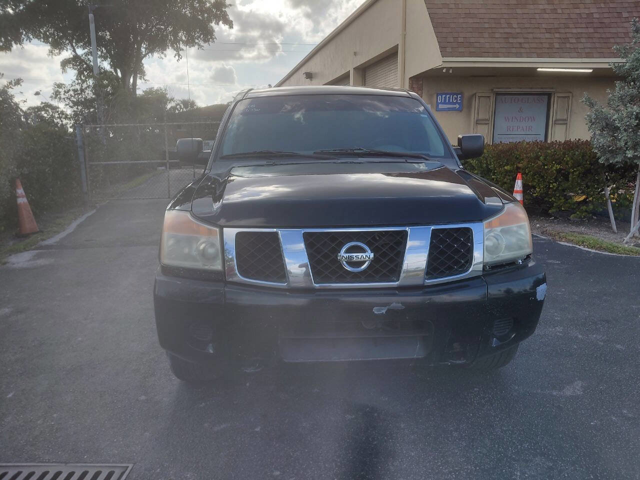 Used 2008 Nissan Titan XE w/ Preferred Pkg image 2