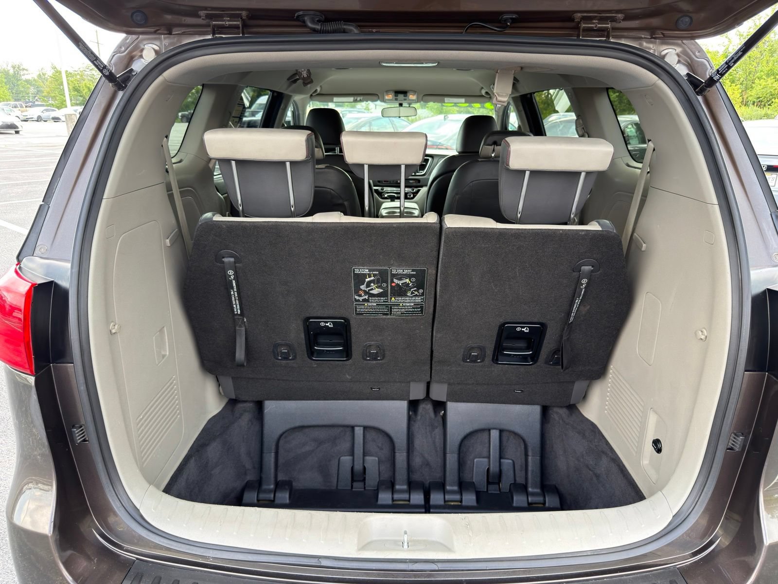 Used 2017 Kia Sedona LX w/ LX Essentials Premium Package FWD image 28