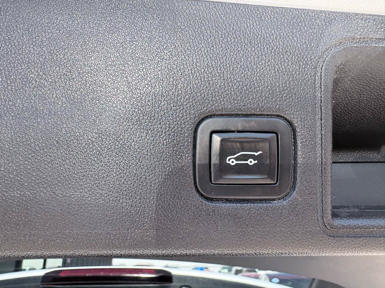 Used 2018 GMC Terrain Denali w/ Advanced Safety Package FWD image 18