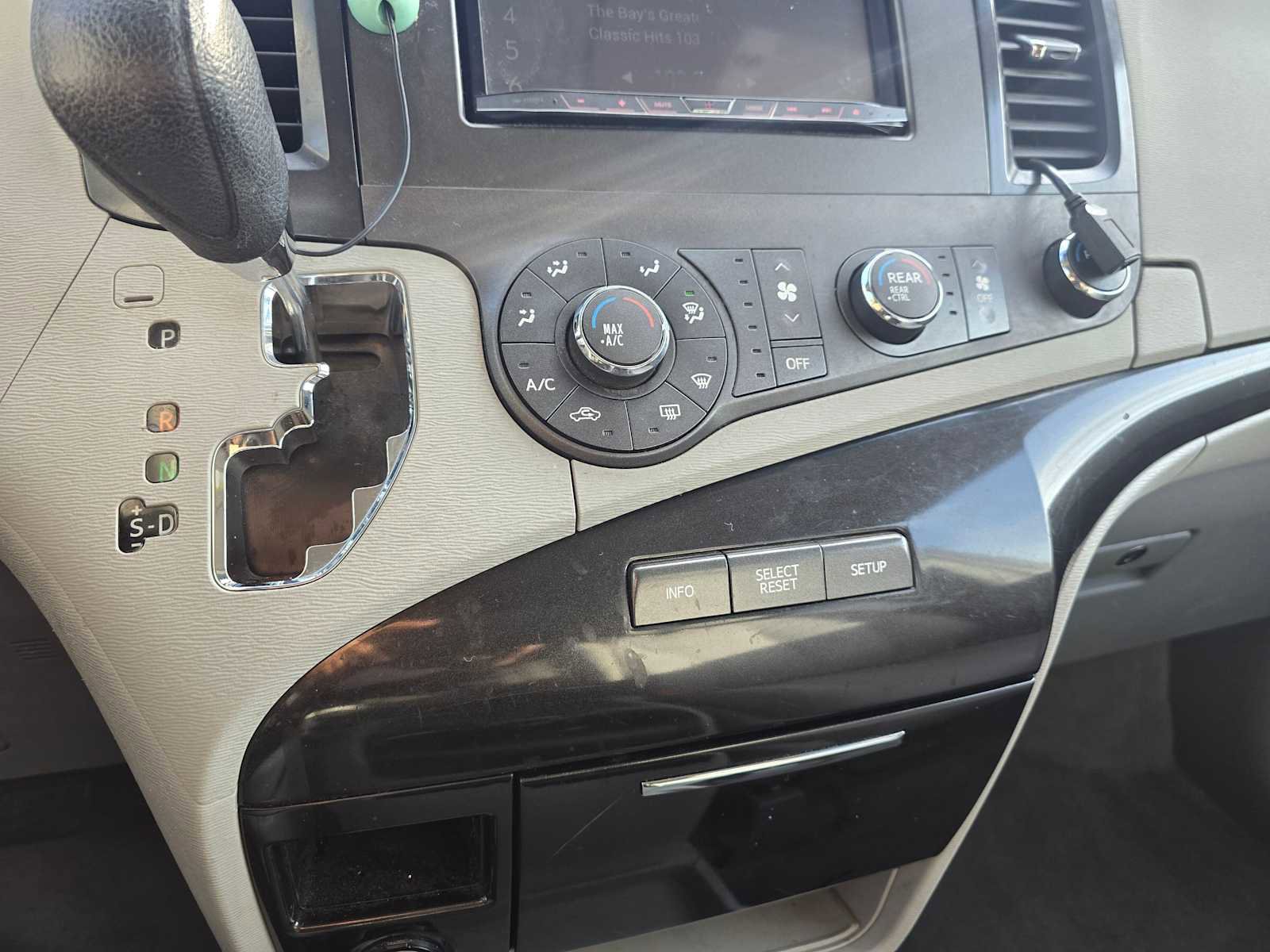 Used 2012 Toyota Sienna LE image 27