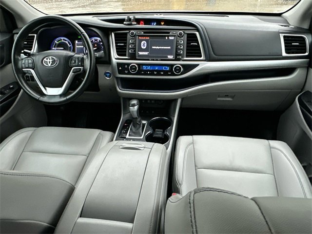 Used 2019 Toyota Highlander XLE image 18
