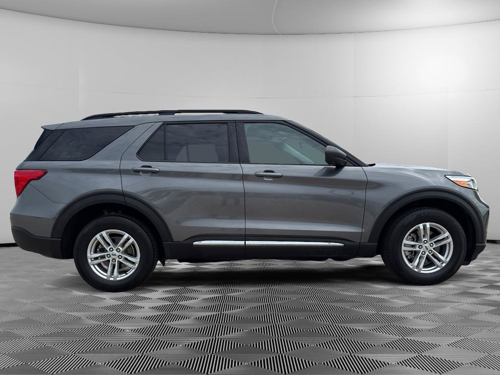 Used 2023 Ford Explorer XLT w/ Equipment Group 202A AWD/4WD image 5