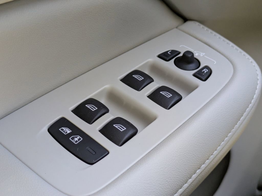 Certified 2024 Volvo S60 B5 Ultimate w/ Climate Package image 30