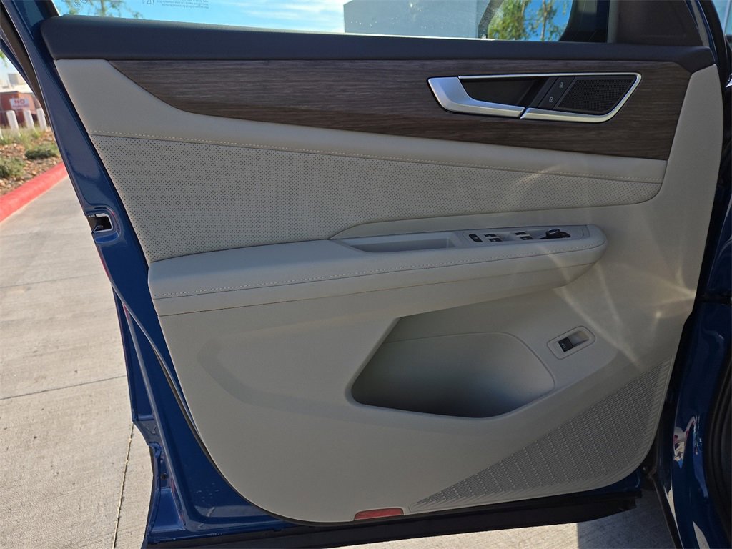 Certified 2025 Volkswagen Atlas SEL image 18