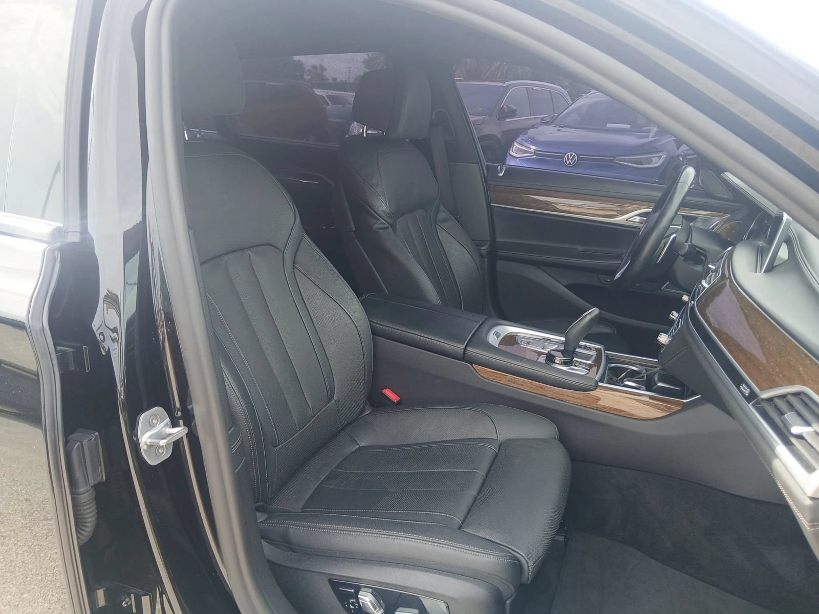 Used 2019 BMW 740i w/ Executive Package RWD image 19