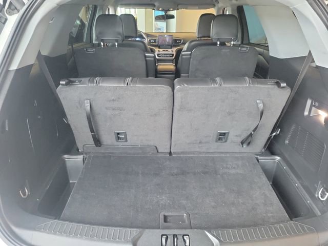 Used 2023 Ford Explorer XLT w/ Equipment Group 202A image 5