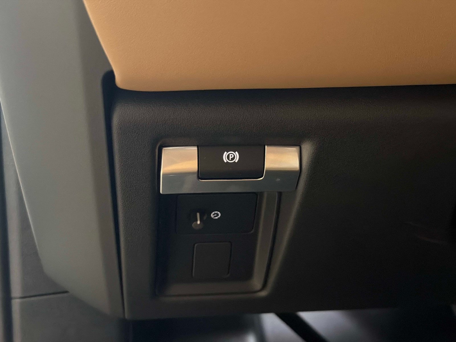 New 2026 Land Rover Defender 110 X-Dynamic SE AWD/4WD image 28