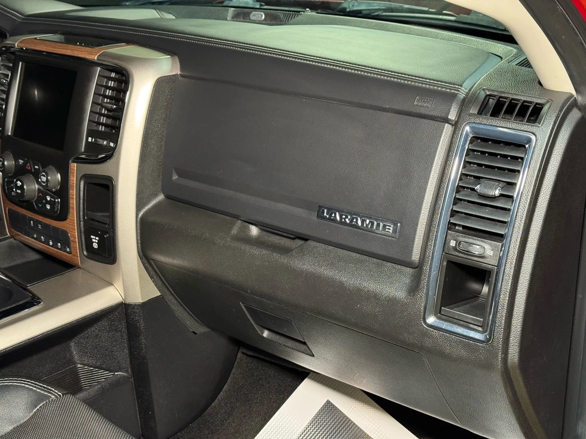 Used 2014 RAM 1500 Laramie image 47