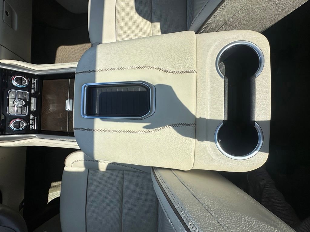 Used 2024 GMC Yukon Denali w/ Denali Reserve Package image 27