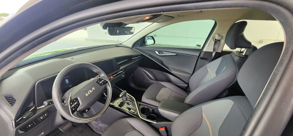 Used 2024 Kia Niro LX FWD image 16