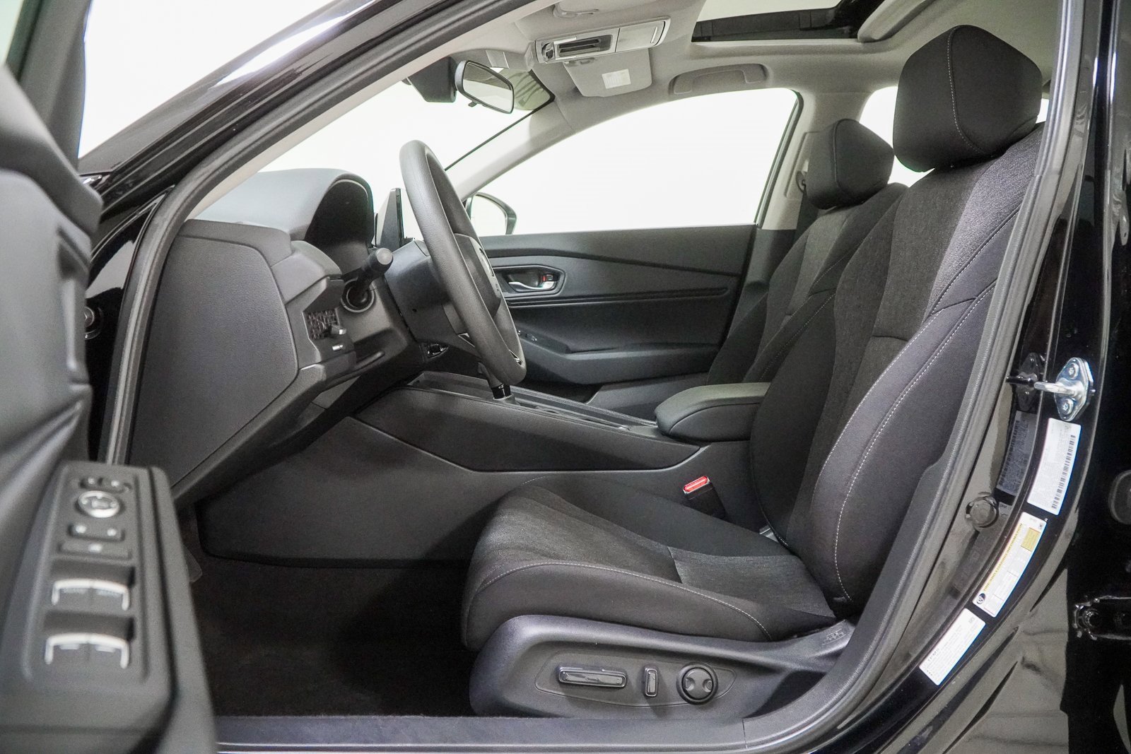 Certified 2025 Honda Accord SE image 19