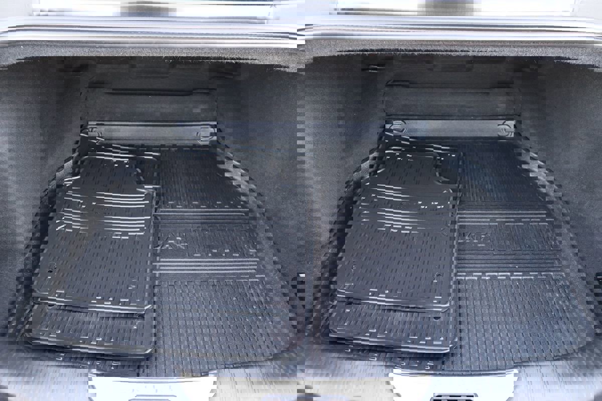 Used 2019 Jaguar XJ L Portfolio image 57