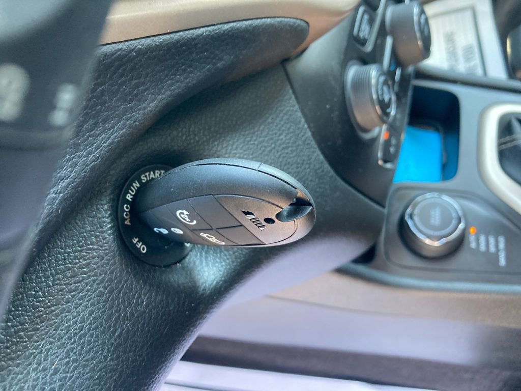 Used 2018 Jeep Cherokee Latitude AWD/4WD image 38