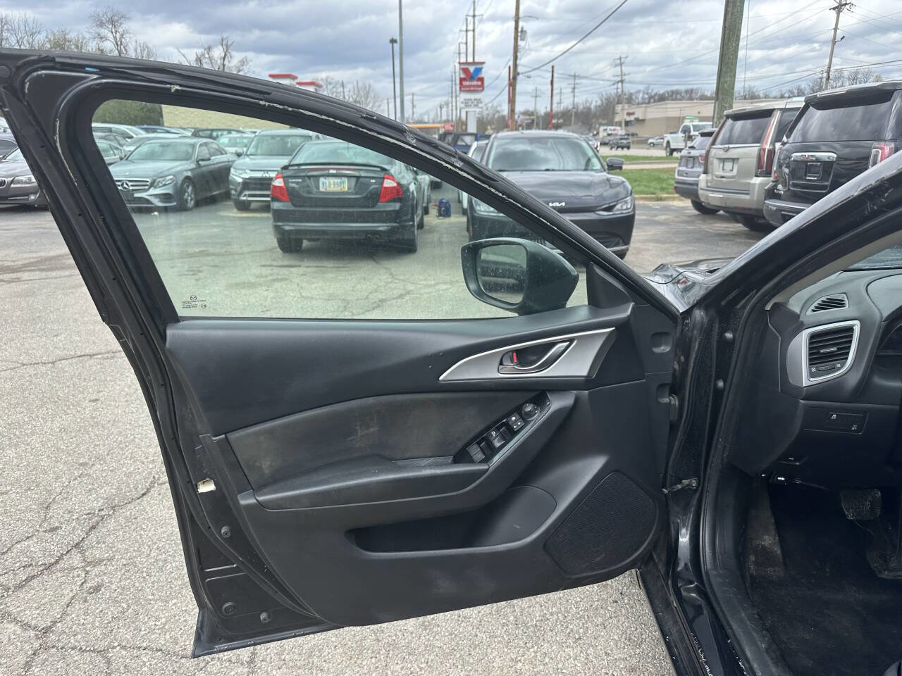 Used 2018 MAZDA MAZDA3 Sport w/ Preferred Equipment Package image 12