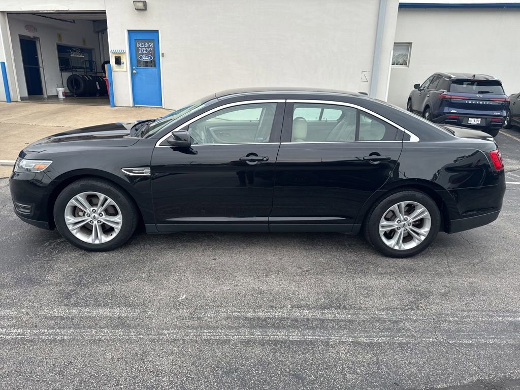 Used 2016 Ford Taurus SEL FWD image 6