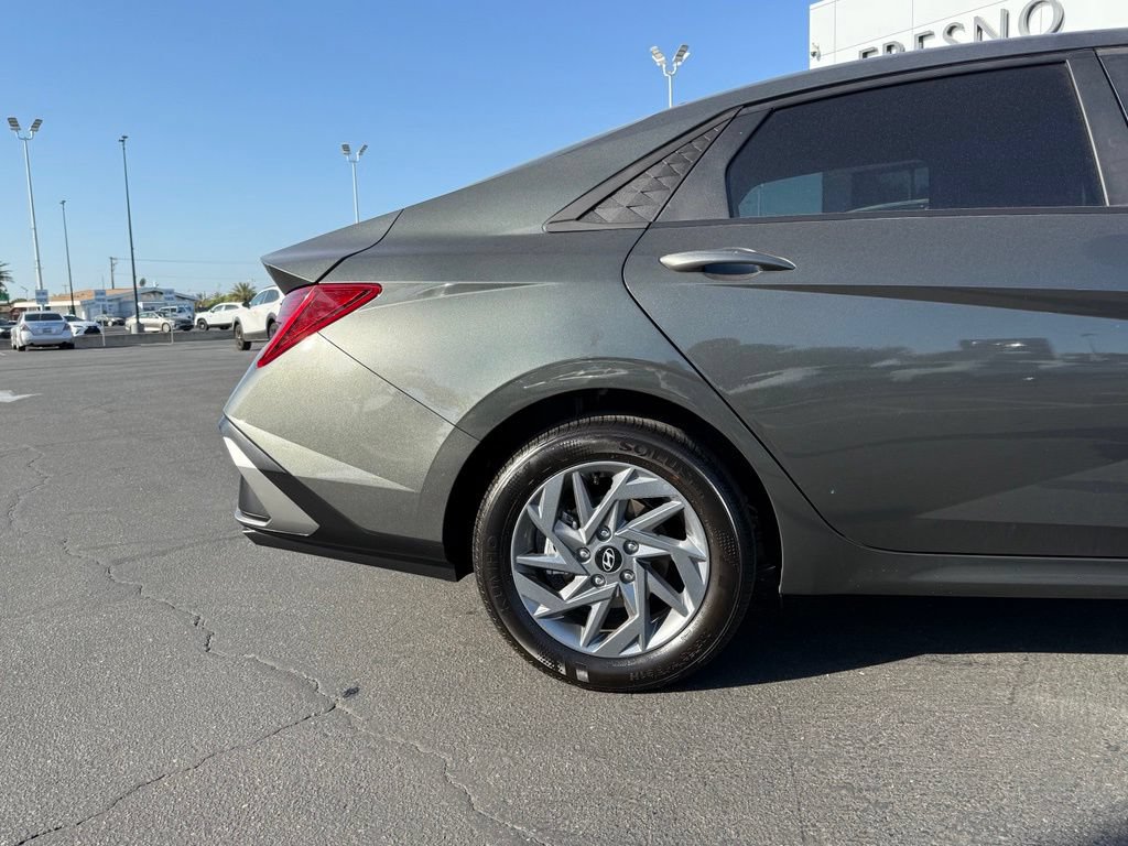 Used 2026 Hyundai Elantra Hybrid FWD image 13