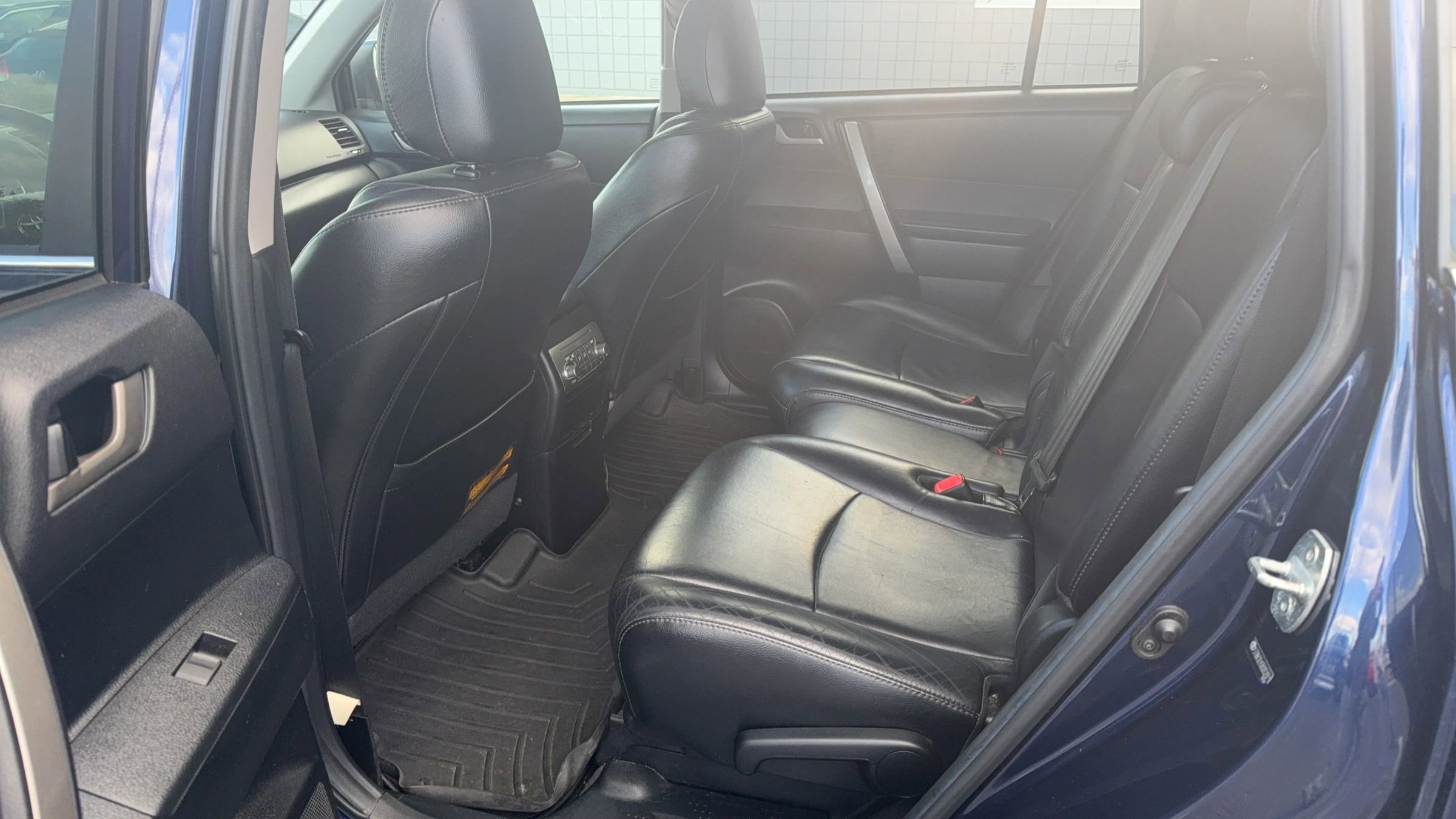 Used 2011 Toyota Highlander SE image 12