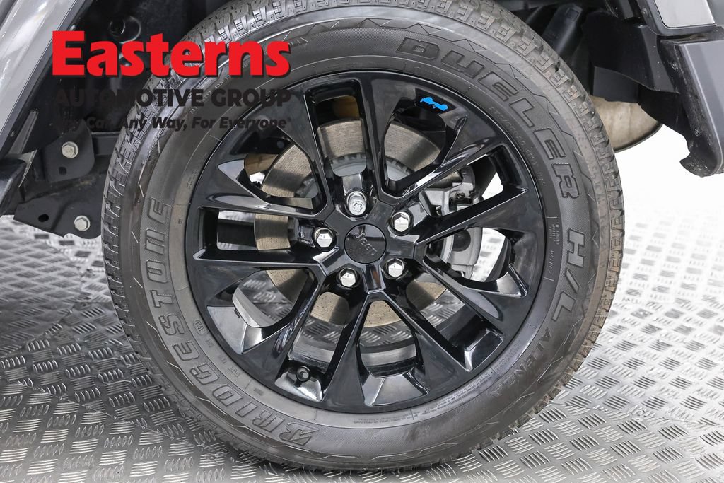 Used 2022 Jeep Wrangler Unlimited Sahara w/ Cold Weather Group AWD/4WD image 32