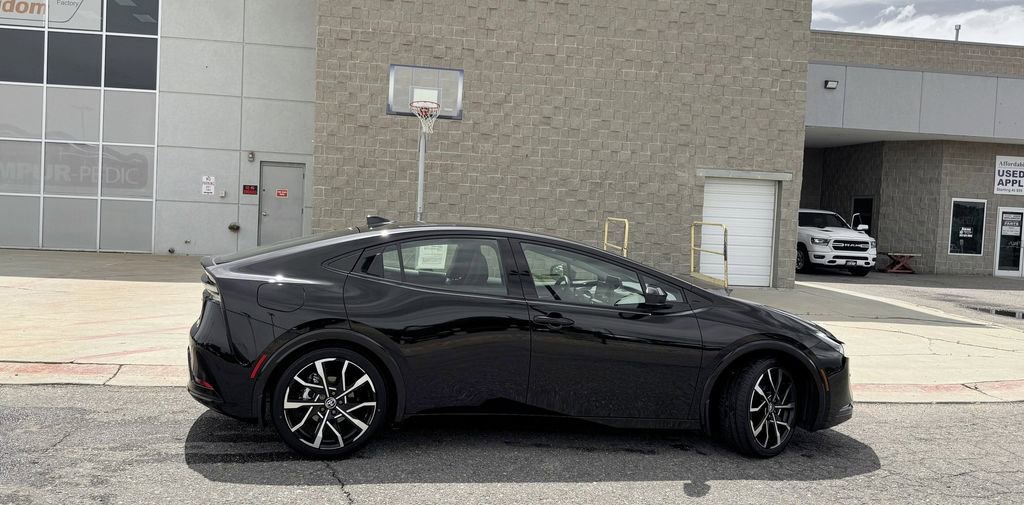 Used 2024 Toyota Prius Prime FWD image 5
