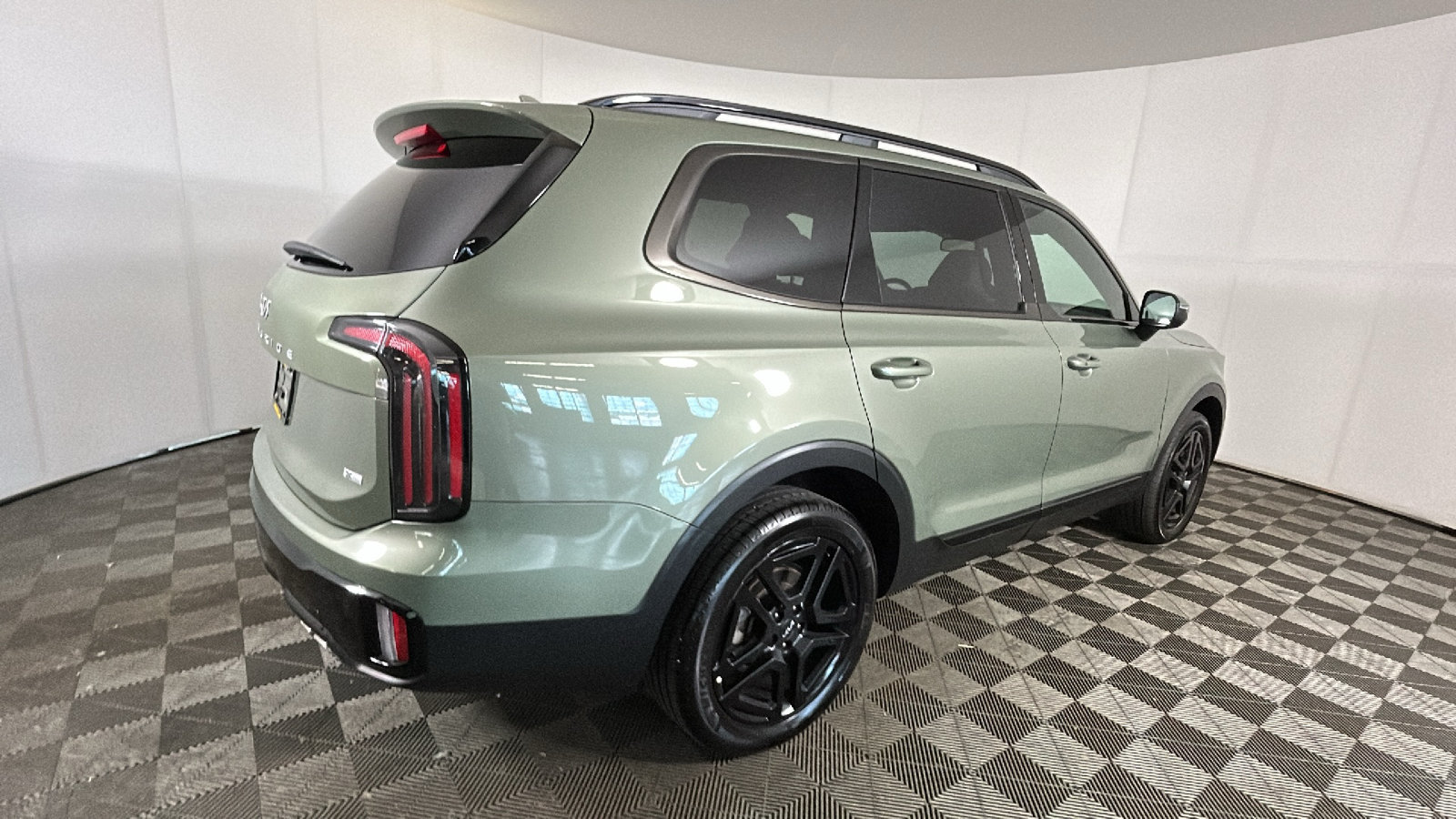 Used 2024 Kia Telluride EX X-Line AWD/4WD image 3