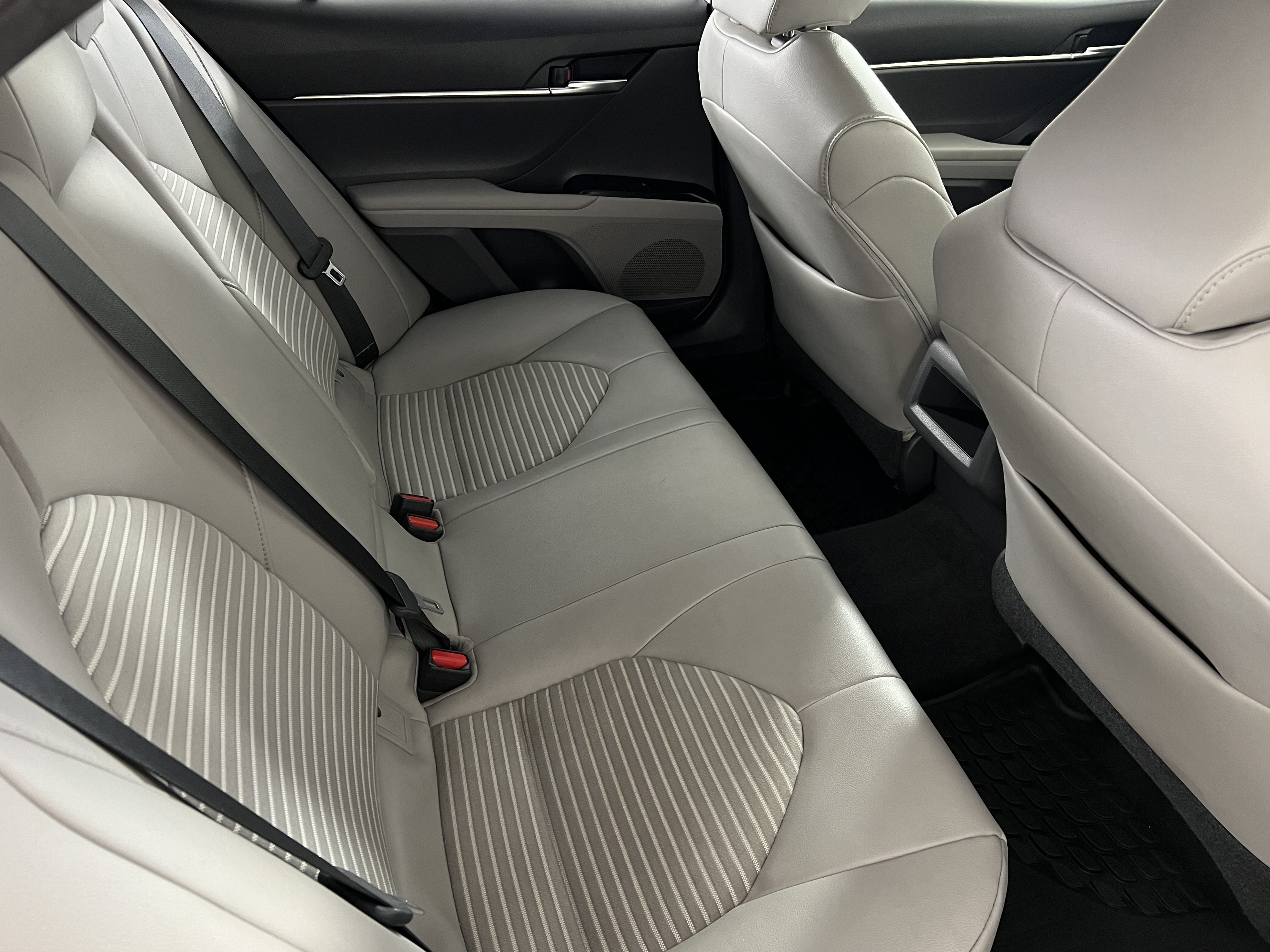 Used 2019 Toyota Camry SE FWD image 22
