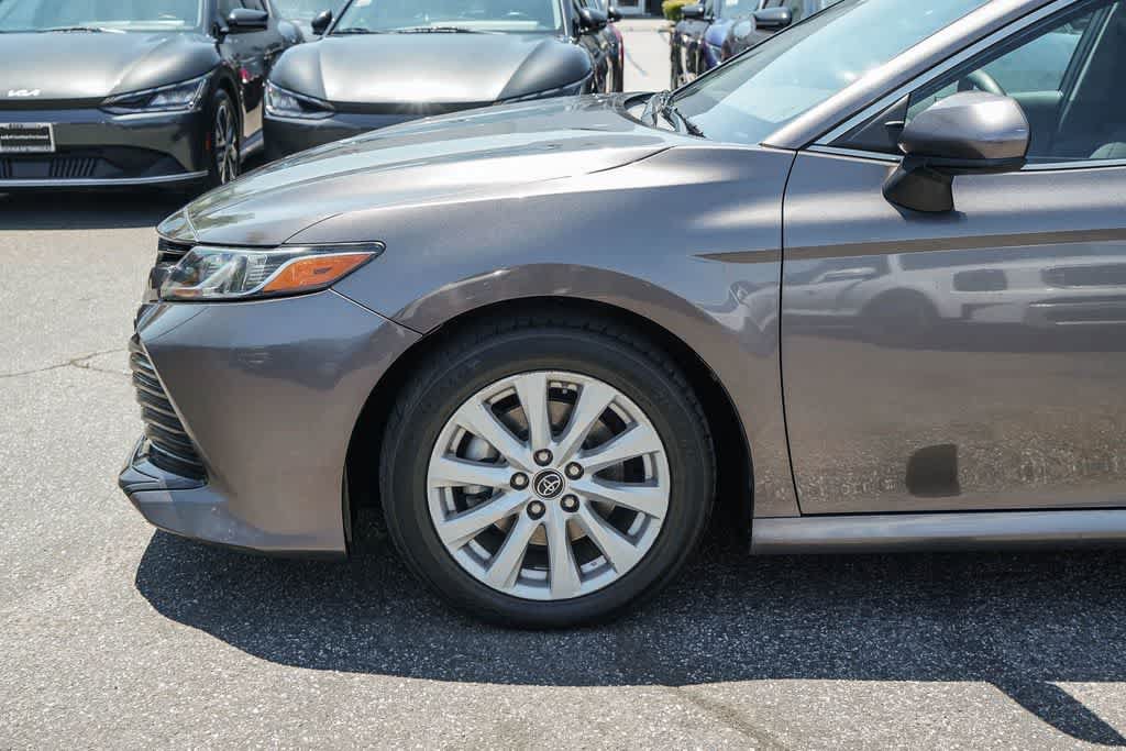 Used 2018 Toyota Camry LE FWD image 9