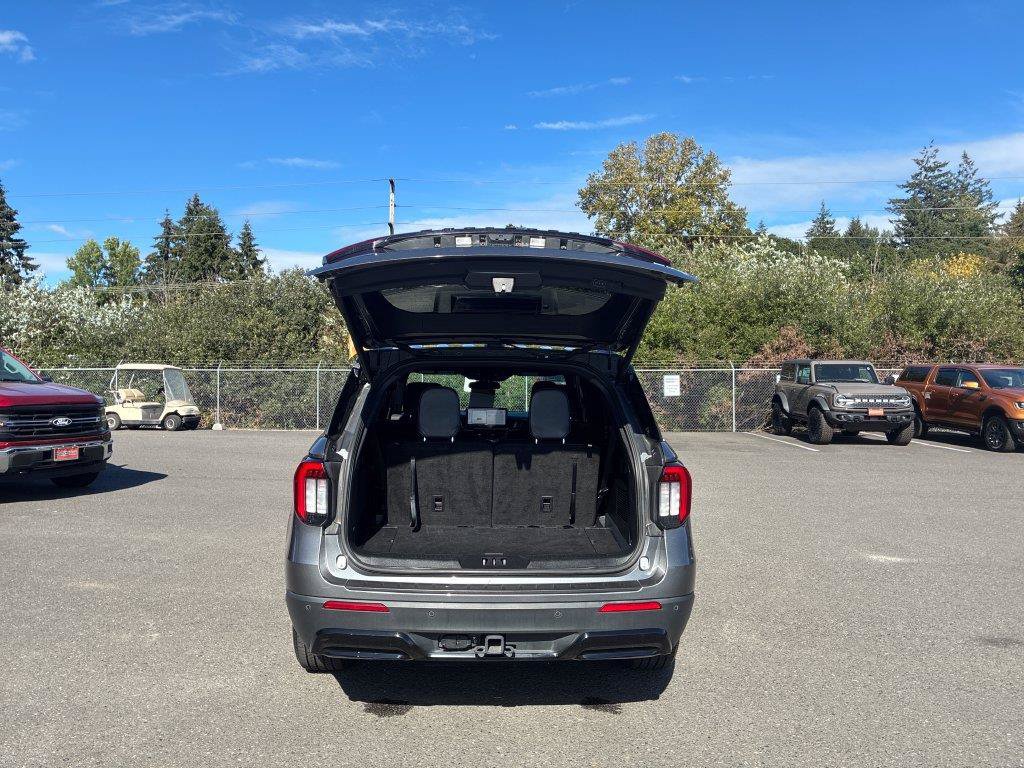 Used 2025 Ford Explorer ST-Line AWD/4WD image 27