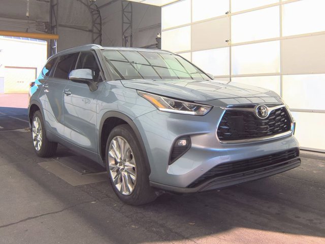 Used 2021 Toyota Highlander Limited image 3