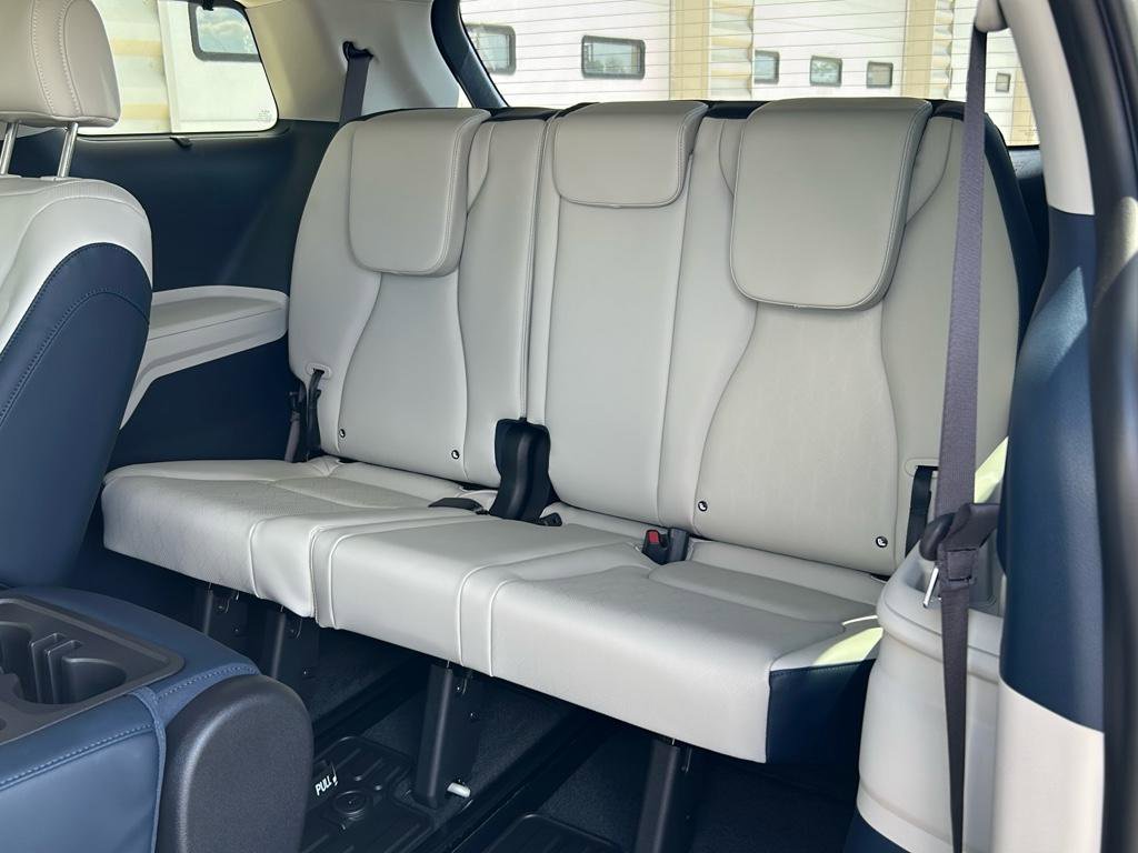 New 2026 Kia Carnival EX image 13