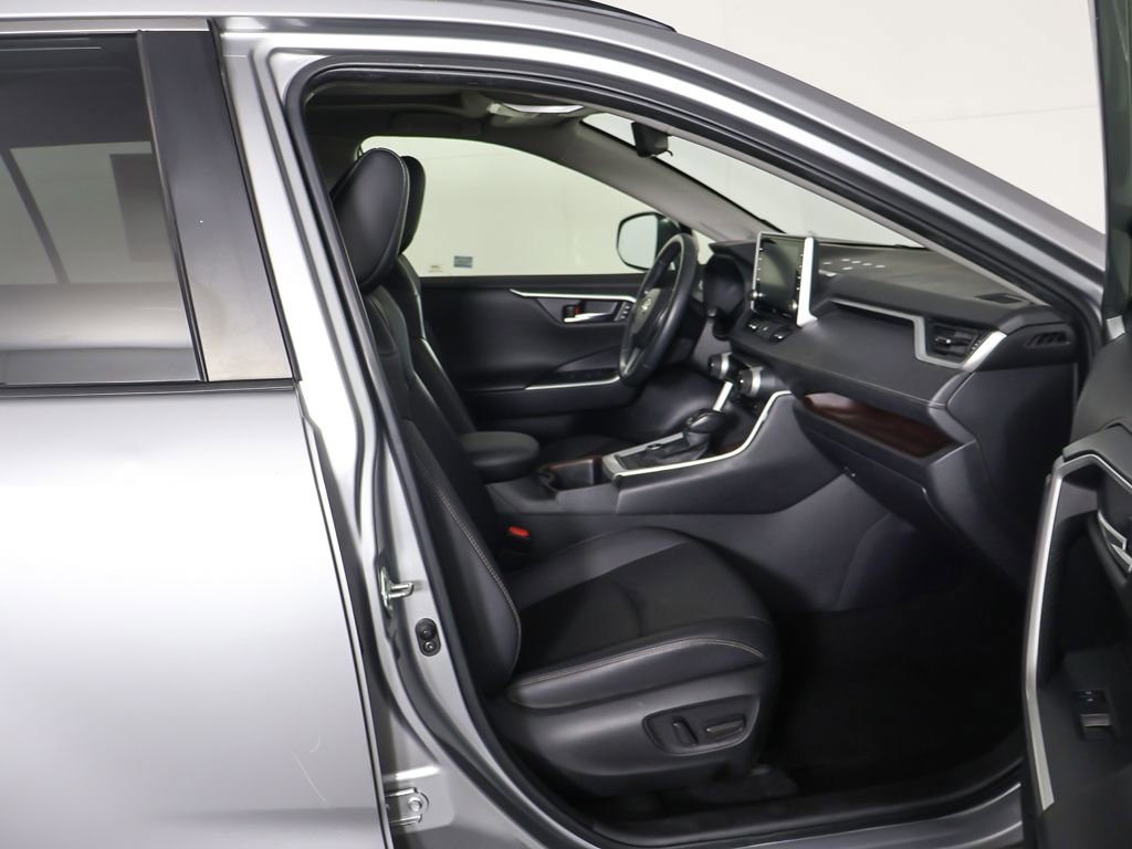 Used 2022 Toyota RAV4 Limited AWD/4WD image 31