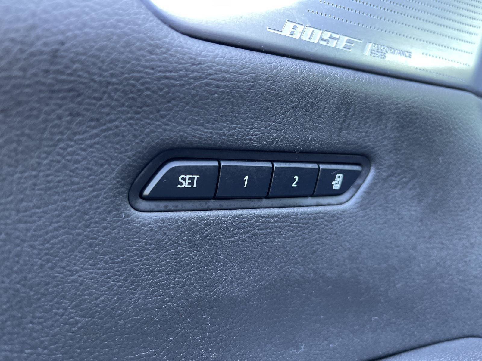 Used 2024 Cadillac XT6 Sport w/ Technology Package AWD/4WD image 18