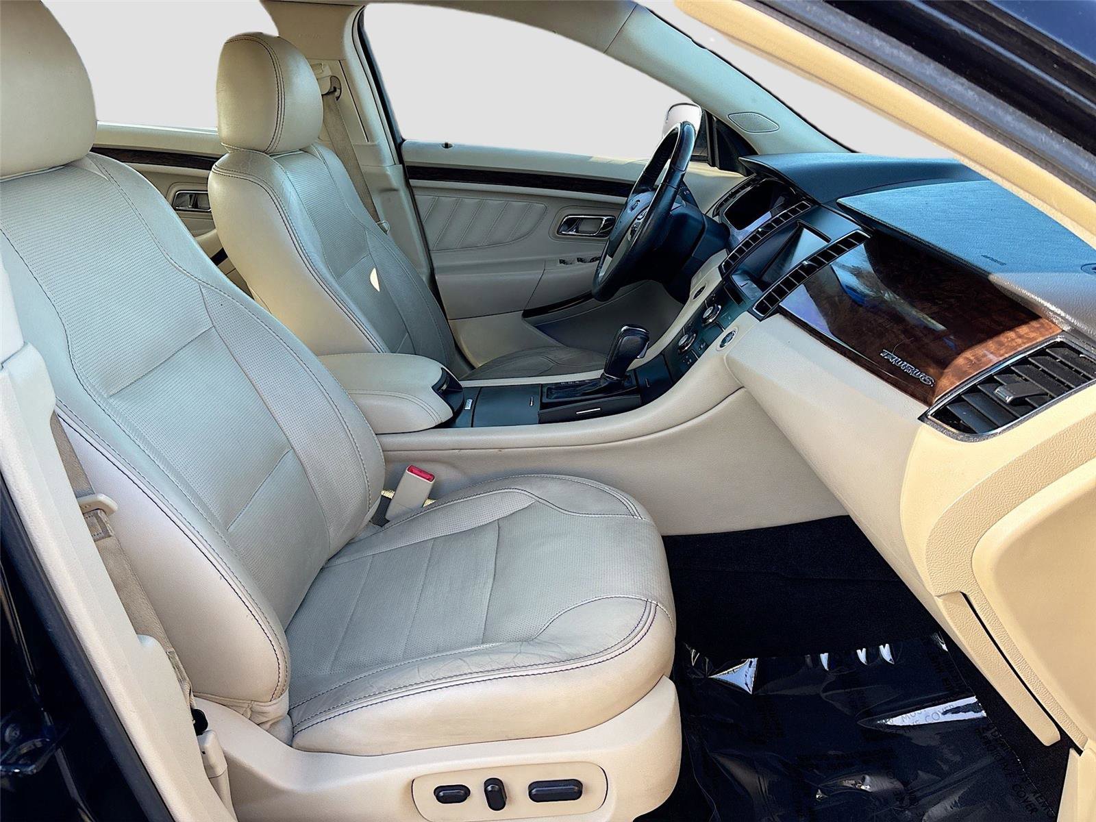 Used 2015 Ford Taurus Limited image 27