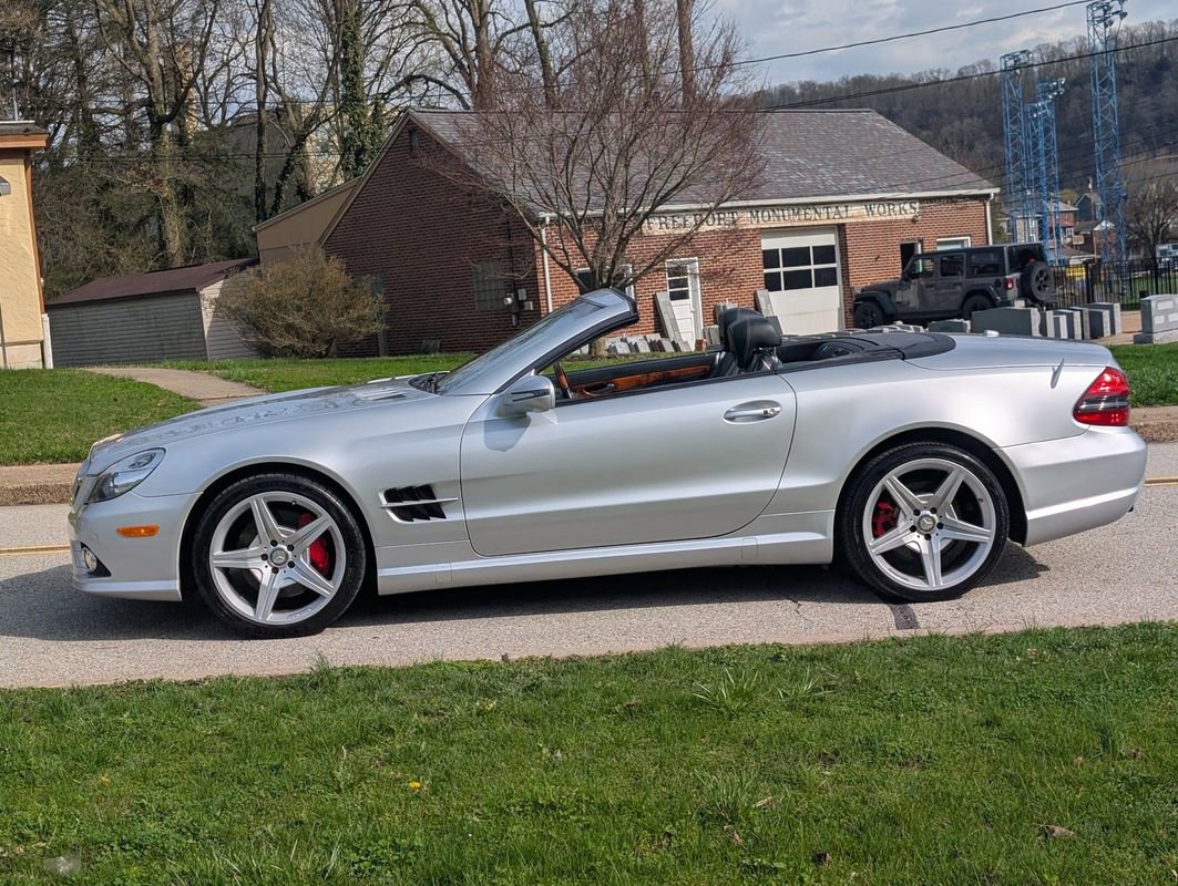 Used 2011 Mercedes-Benz SL 550 w/ Premium I Pkg image 16