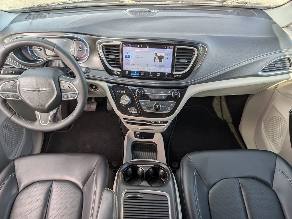 Used 2023 Chrysler Pacifica Touring-L FWD image 24