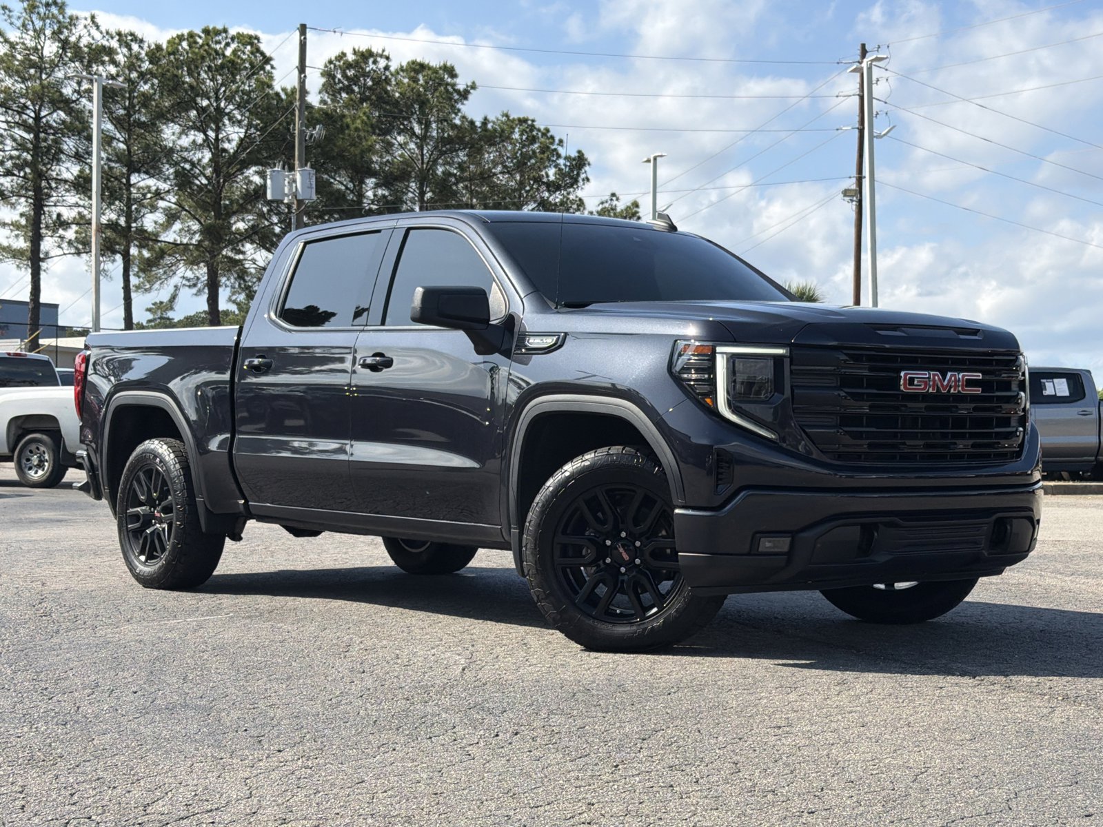 Used 2023 GMC Sierra 1500 Elevation w/ X31 Off-Road Package AWD/4WD image 3
