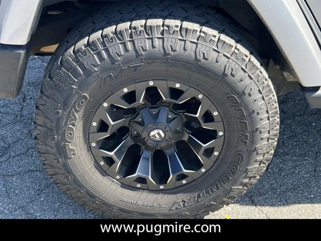 Used 2016 Jeep Wrangler Unlimited Sahara w/ Dual Top Group AWD/4WD image 17